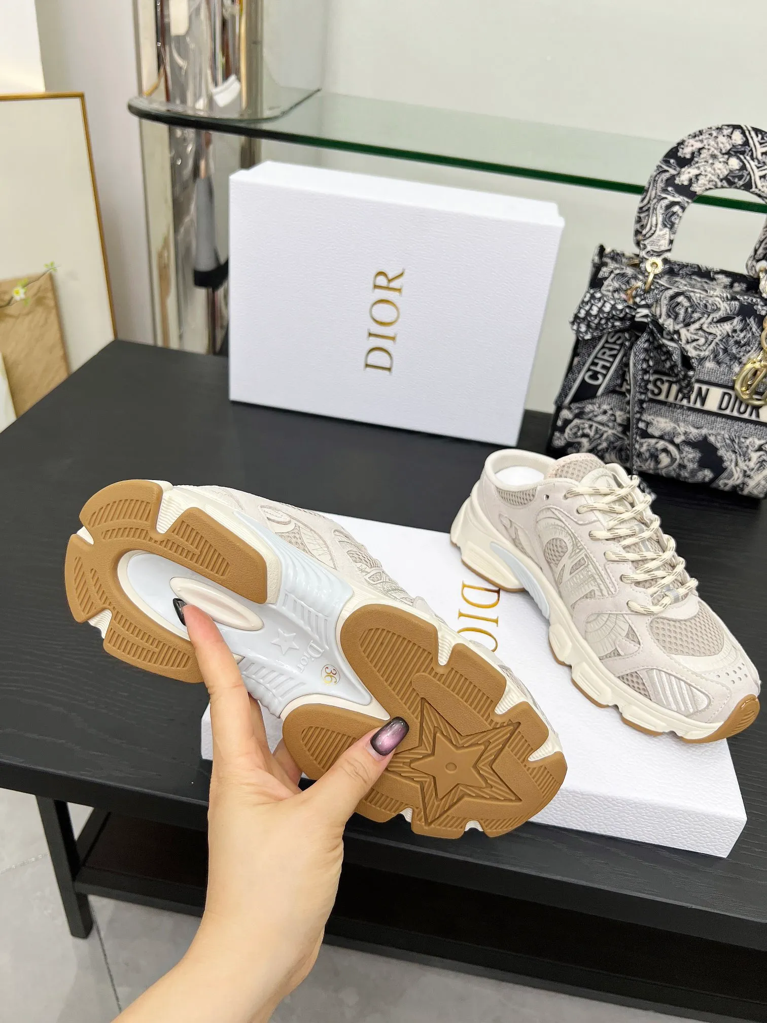 p560🐮🐮This Dior Chrono sports half slipper reinterprets running shoes with Dior's haute couture style. Gray mesh fabric is paired with tonal suede calfskin panels, the CD logo on the side, the star patch on the tongue and the Dior logo on the heel, all in classic fine detail. Featuring two-tone laces and a lightweight sole with star graphics, they can be worn year-round. Size: Women’s size 35-41 (35/42 can be customized) Men’s size 40-46 (men’s version is being printed) Color: 12 colors available